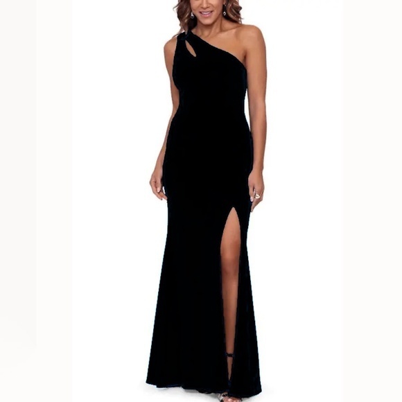 XSCAPE. Women's One-Shoulder Side-Slit Dress.
